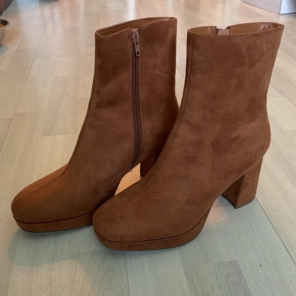 Camel color Platform faux suede boots - Picture 2 of 4